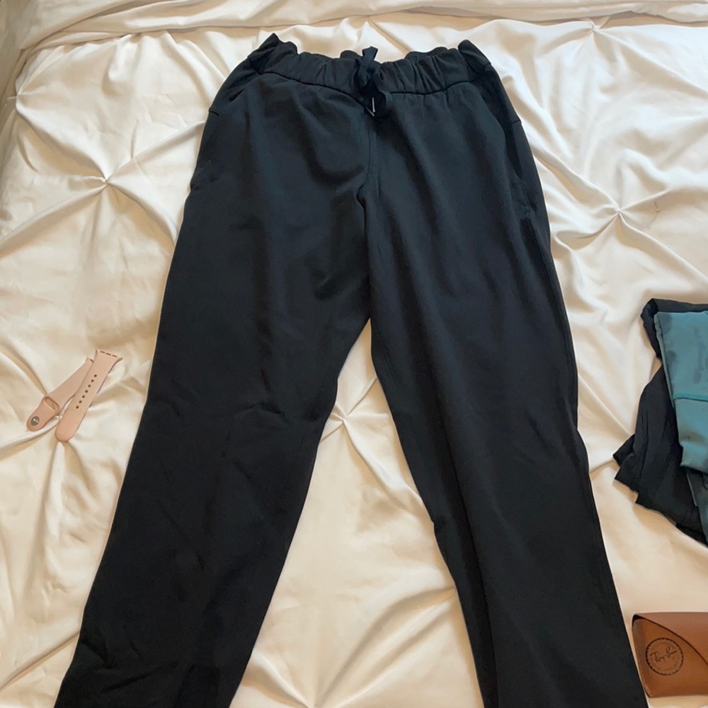 Lululemon on the fly pants black sz 6
